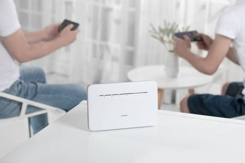 华为移动路由4G路由2 Pro今日火力开售，不拉宽带也能上网！