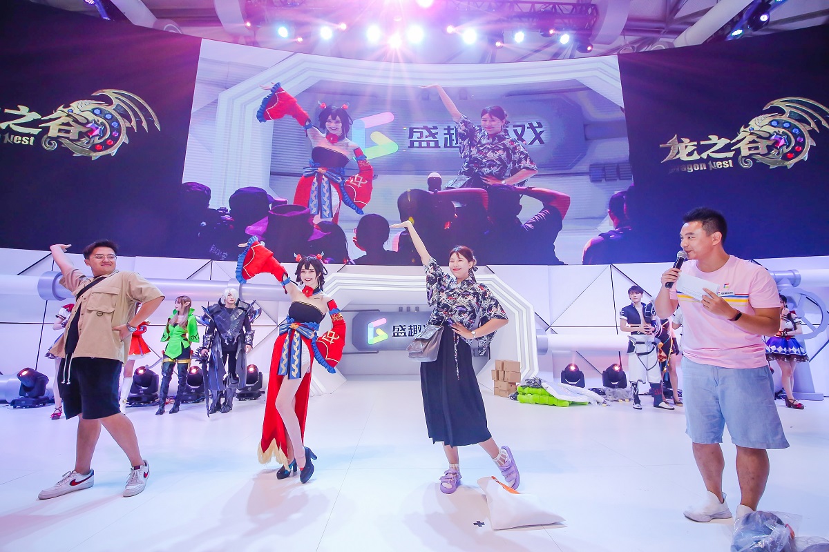 盛趣游戏2019ChinaJoy首日引爆玩家热潮 周边福利“趣”放送