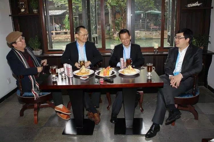 铁打的乌镇，流水的大佬，迭代的互联网