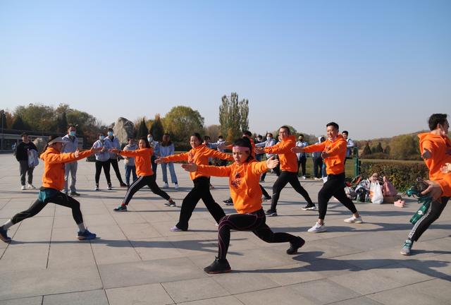 “关注消防 · 生命至上“ 迪信通用奔跑致敬消防英雄