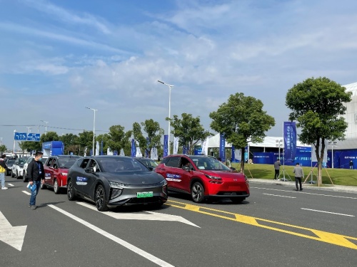 ​C-V2X商用落地照进现实，中国车企如何变道超车？