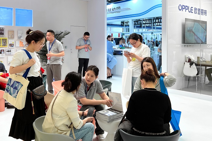 欧普照明精彩亮相教育、零售双展会,智能“硬实力”再出圈