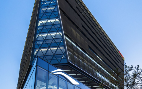 打造节能低碳范本，美的楼宇科技赋能零售行业建筑绿色升级