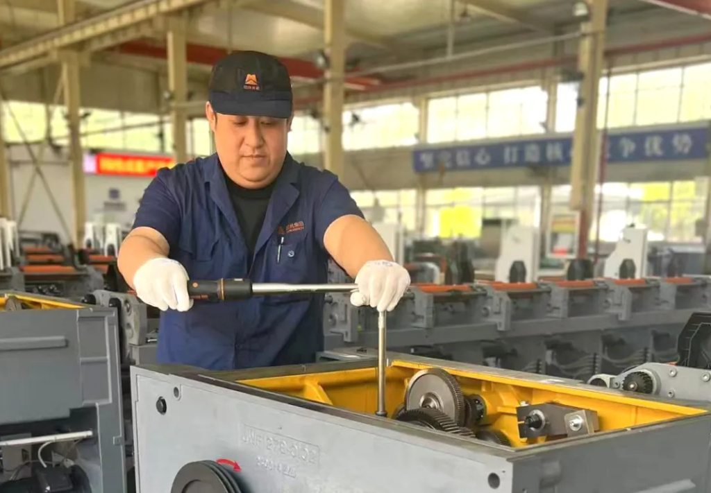 匠人匠心 | 经纬智能公司劳模 杜超群：匠心铸就卓越 奋斗书写不凡